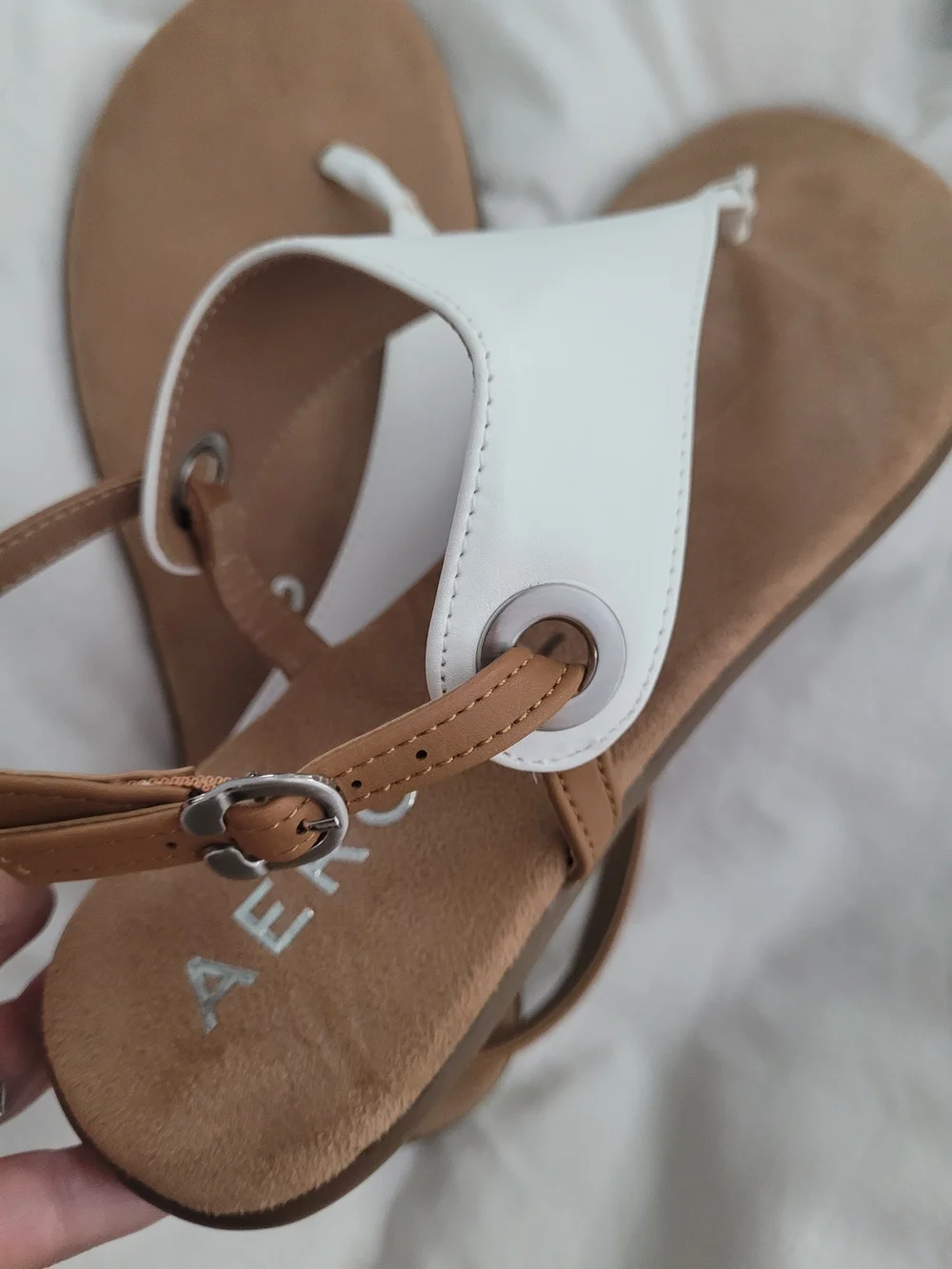 AEROSOLES White and Tan Leather Thong Sandals 10.5 NWT